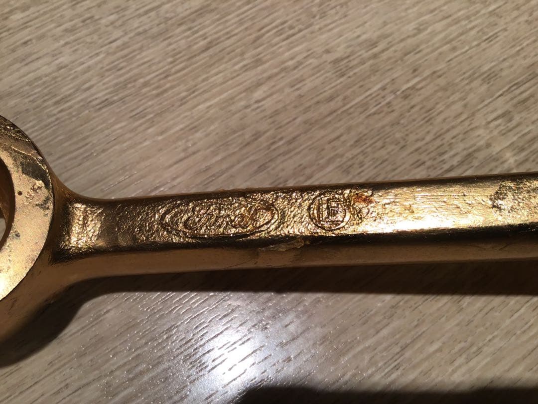 金色のアート用パーツ1969年金メッキフォード置物 金色のアート用パーツ1969年金メッキフォード置物 金色のアート用