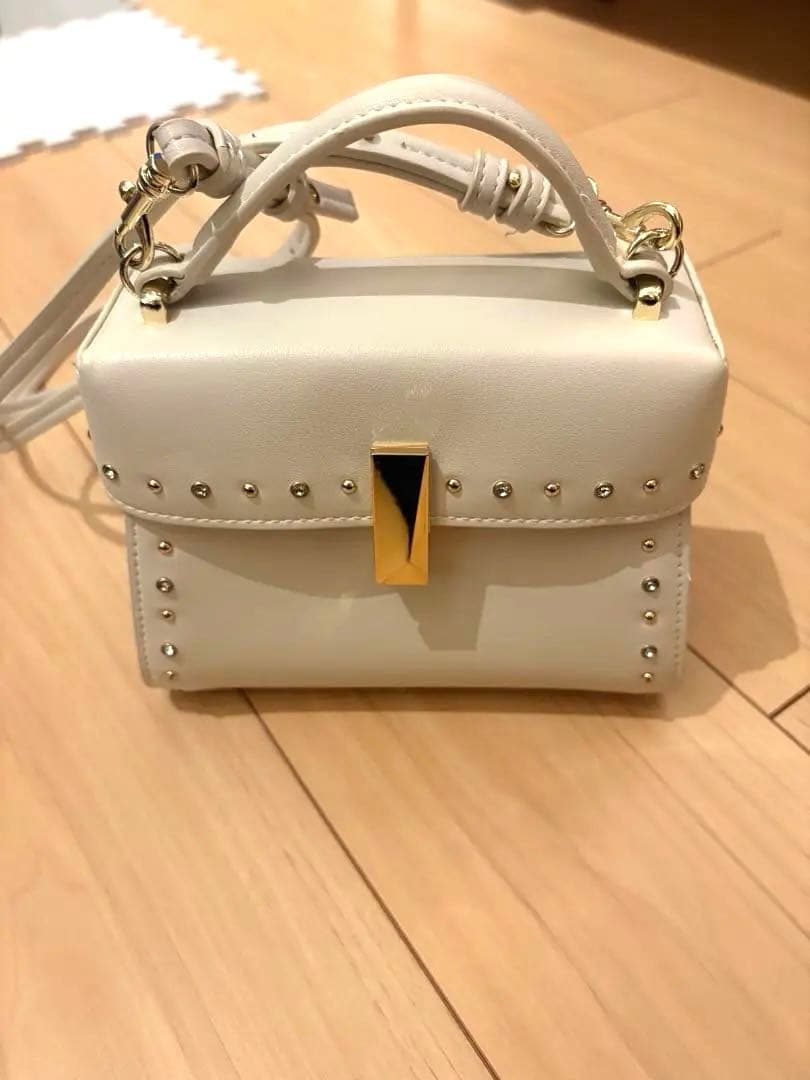 CELFORD セルフォード　リュタン　ビジュースタッズポシェット　アイボリー