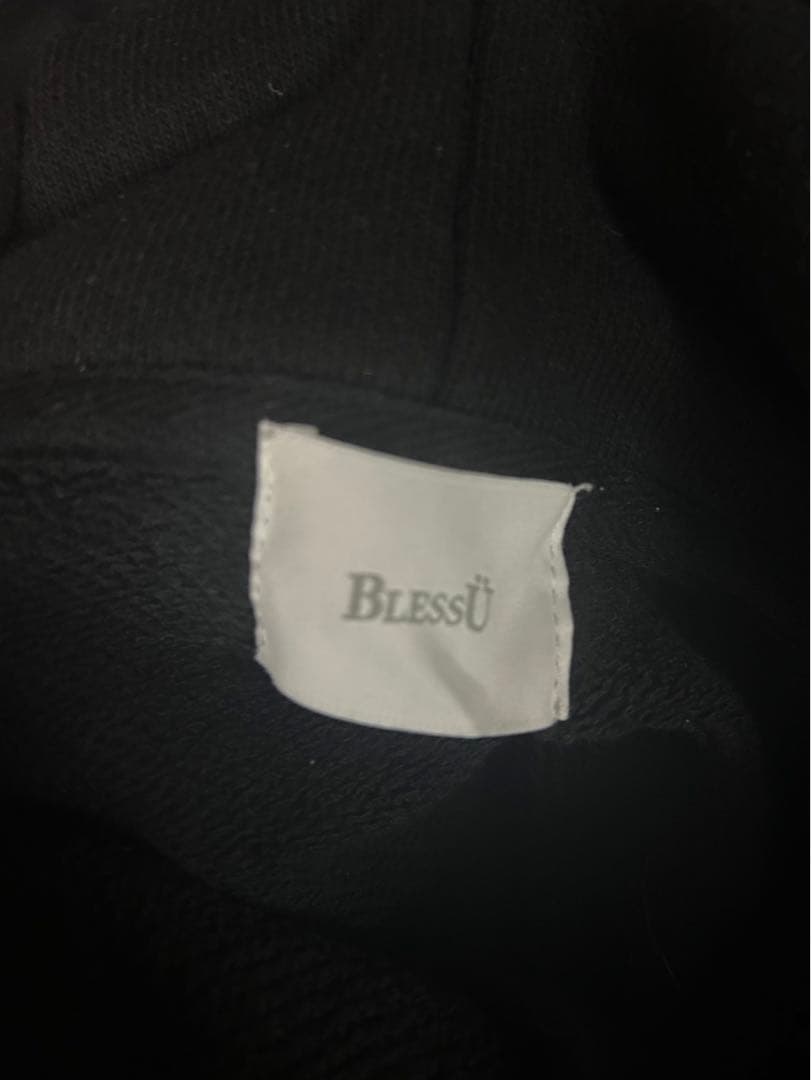 BlessÜ ブラックパーカ