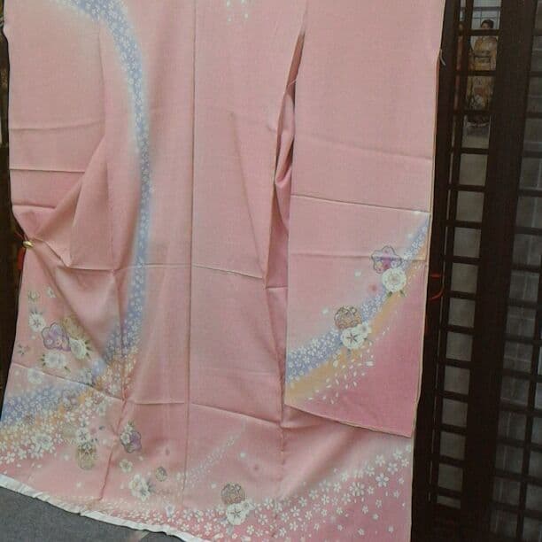 綺麗！ 振袖 古典 赤 百合 桜 金糸 キラキラ Mサイズ 綺麗！ 振袖 古典