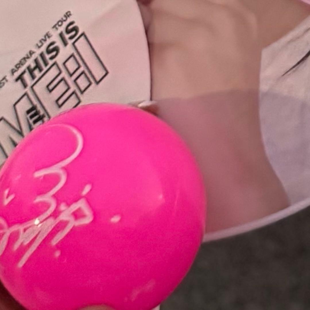 ME:I 飯田栞月 サインボール - メルカリ