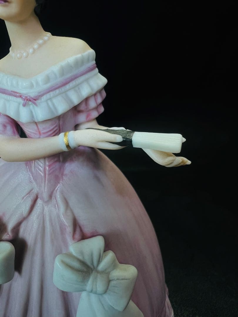 ビクトリアン風女性フィギュア