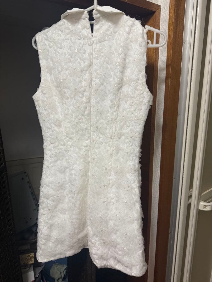 襟つきフラワーレースサテンミニキャバドレス