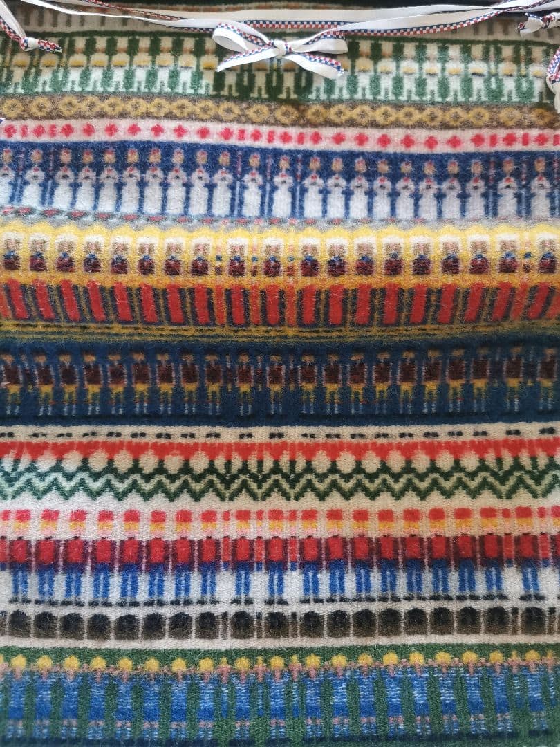 スウェーデン ブンデンローゼンゴング 手織タペストリー 看護師警察