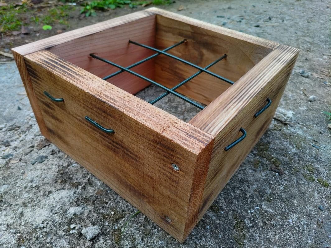 日本蜜蜂 重箱式巣箱4段 スライド底板付巣門台座 スノコ付き