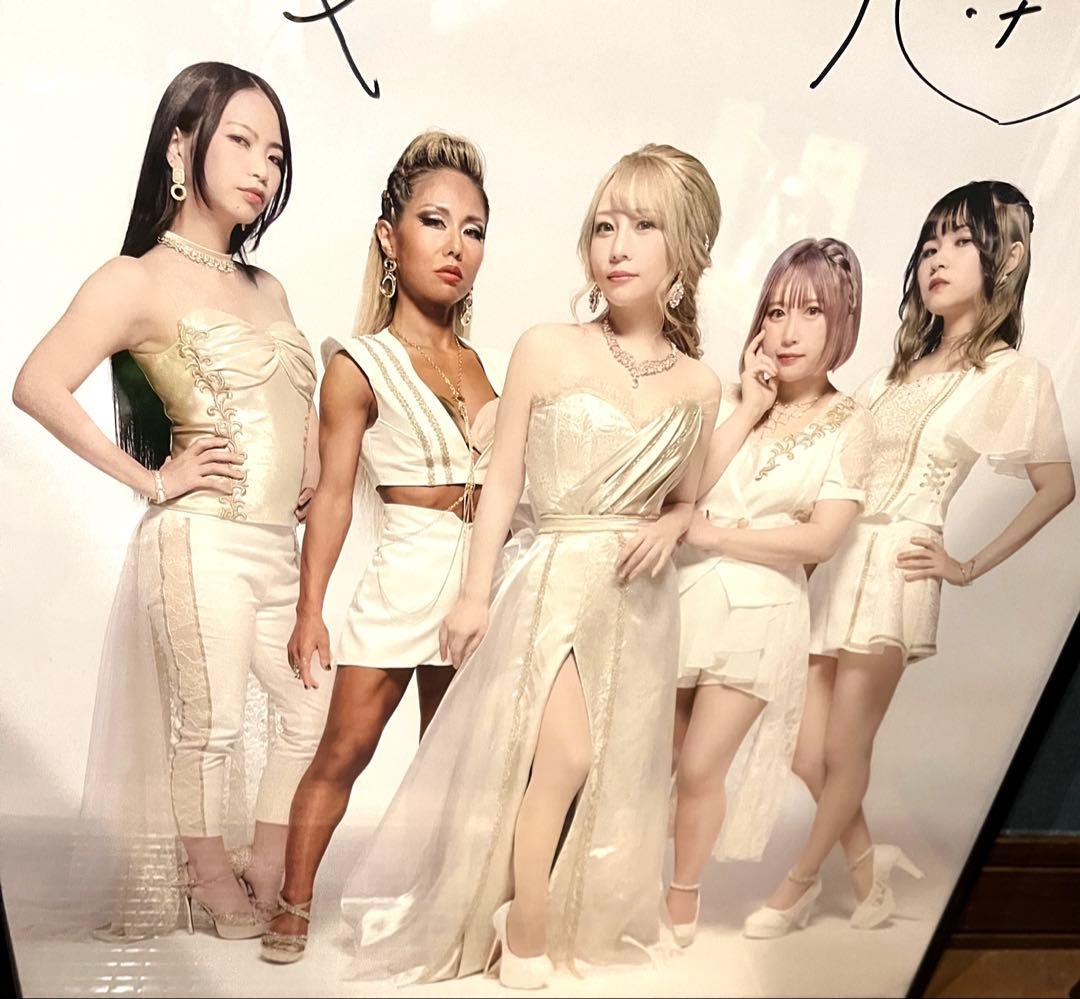 LOVEBITES 直筆サイン入りポスター - メルカリ