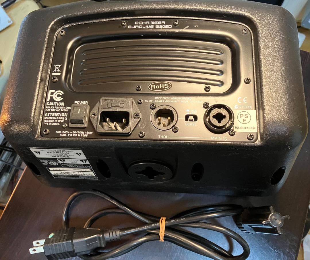 BEHRINGER EUROLIVE B205D 150W PAスピーカー