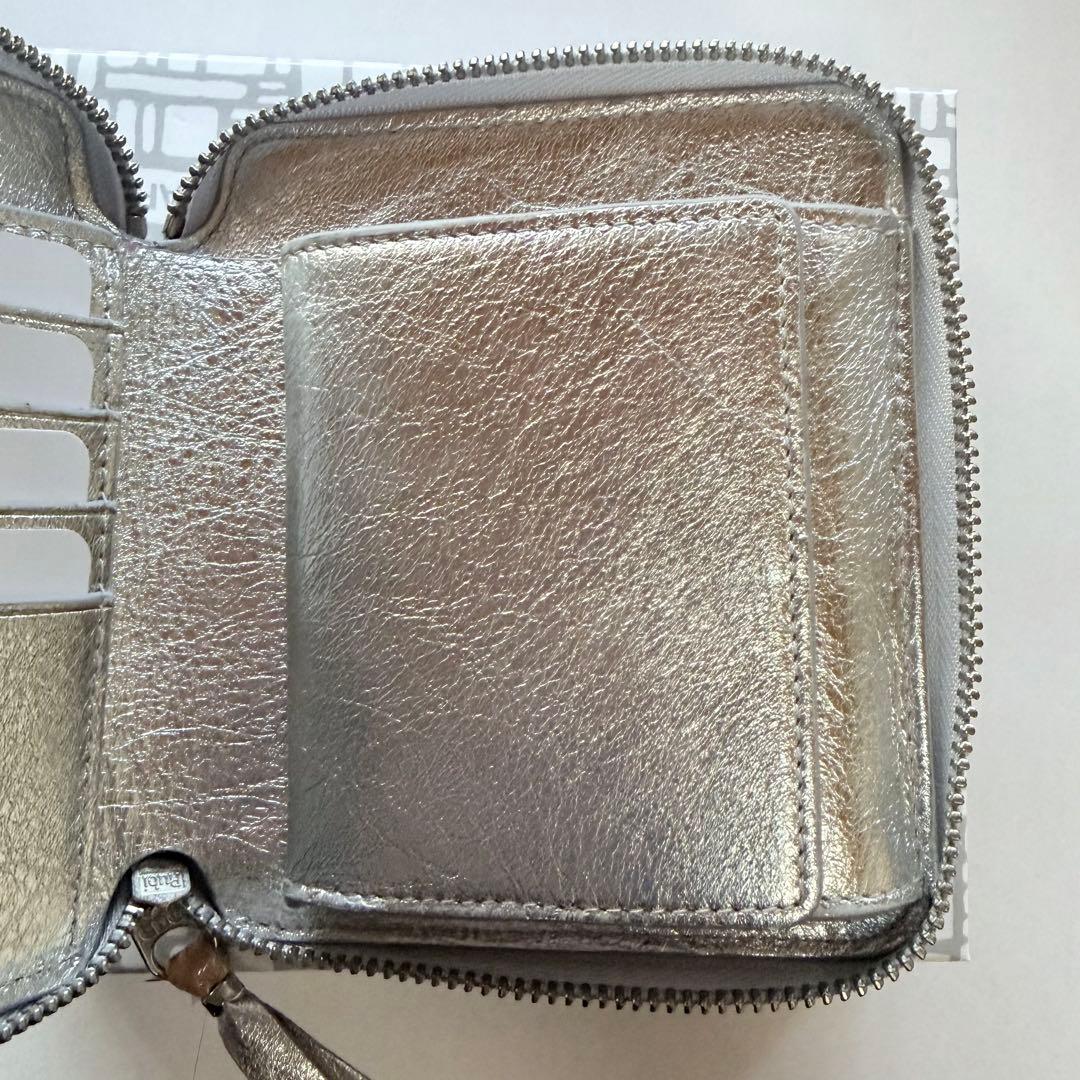 コムデギャルソン 二つ折り ZIPウォレット エンボスロゴ シルバー 箱タグ付き