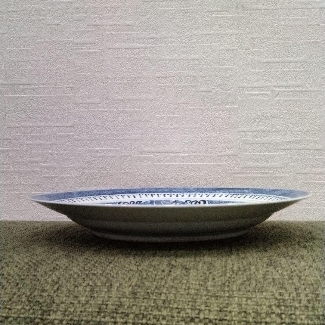 M167 康煕年製 染付丸皿 山水建物人物図 陶磁器 大皿鉢　H