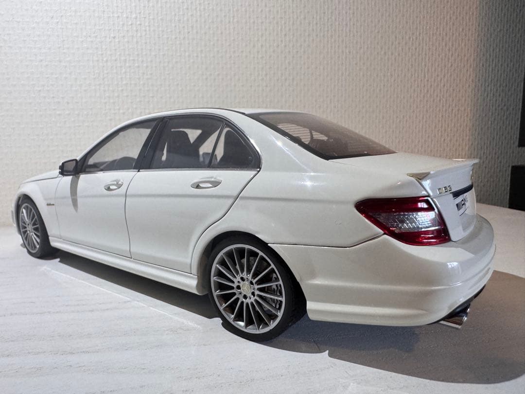 AUTOart Mercedes-Benz C63 AMG 1:18 ホワイト