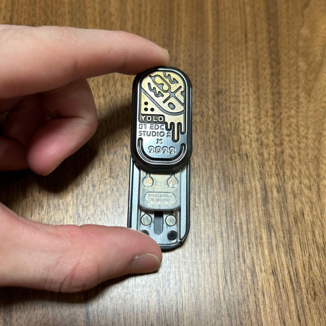 01EDCxYOLO Zirc/Brass Slider フィジェットトイ