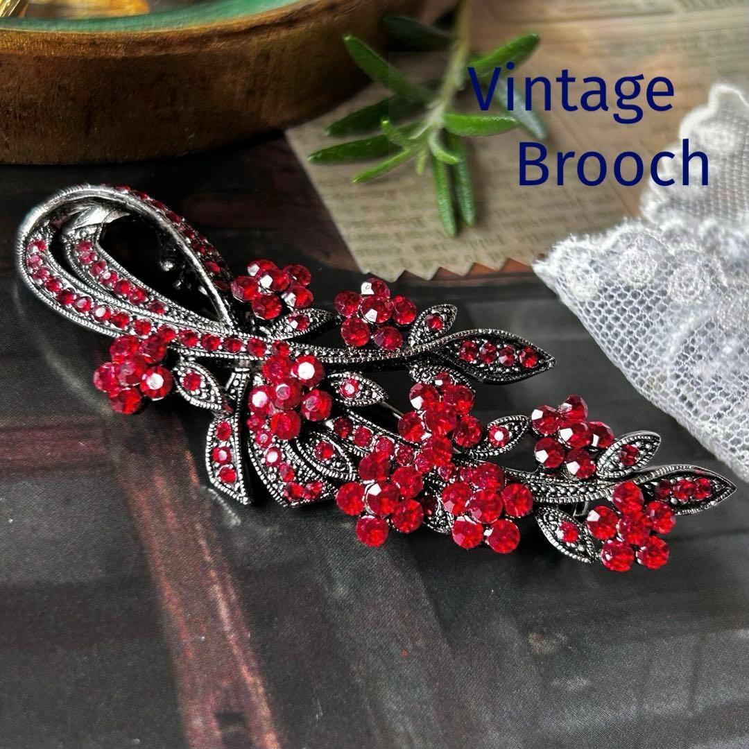 マ*ニ様 アンティーク深い赤のガラスのブローチヴィンテージ