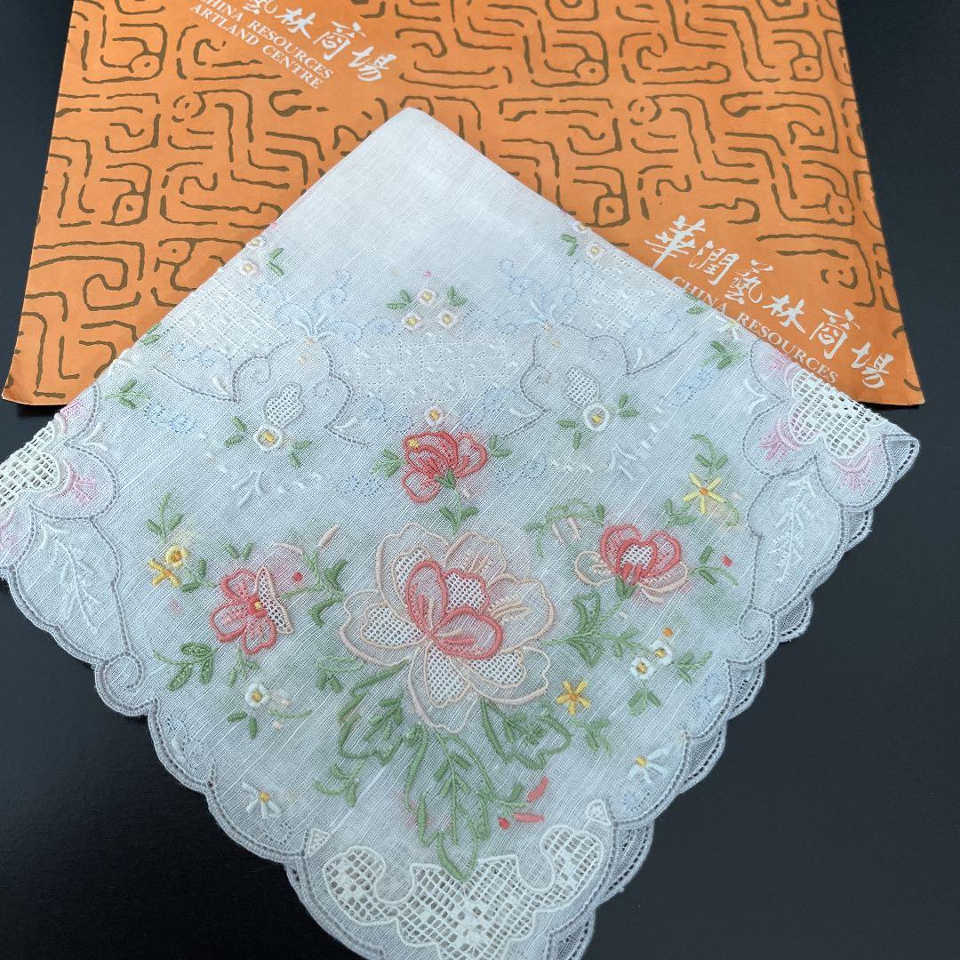 新品、未使用 汕頭刺繍スワトウ 透かし模様 花柄 レースハンカチ