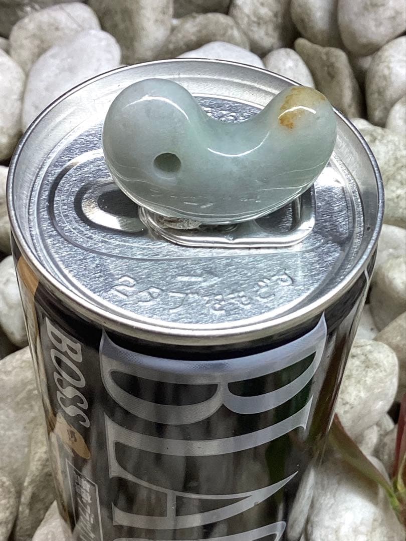 ✳紅色入り‼️ 繊細結晶の糸魚川翡翠勾玉 極上高品質の透過 本物