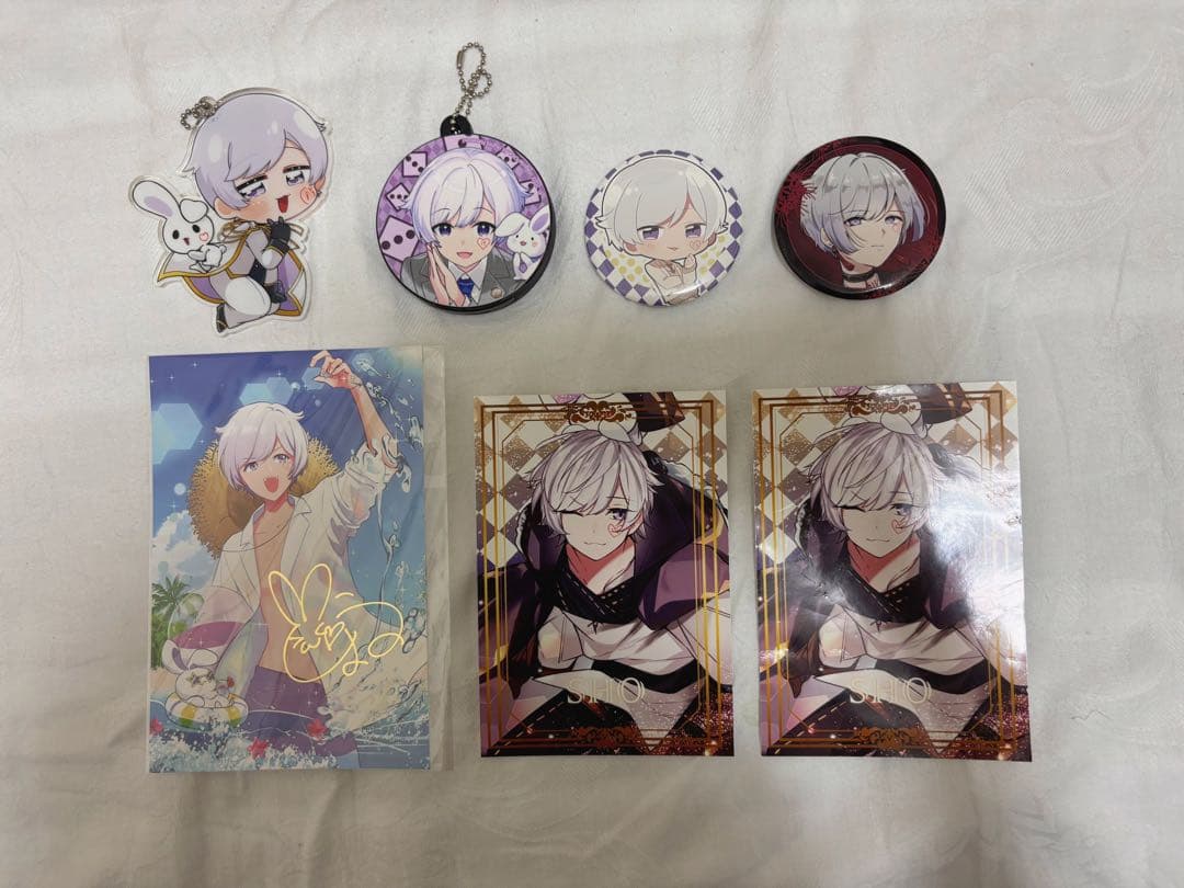 いれいす 初兎 アクリルキーホルダー 缶バッジ ランダムブロマイド