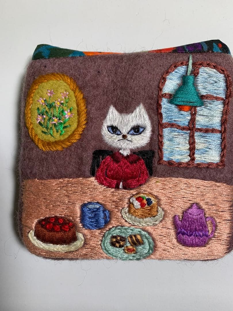猫さんのティーブレイク　羊毛フェルト生地のポーチ