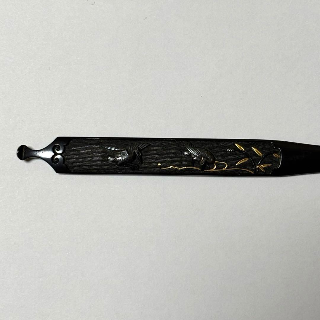 笄　刀装具　流水に水鳥図　赤胴魚々子地　金象嵌色絵