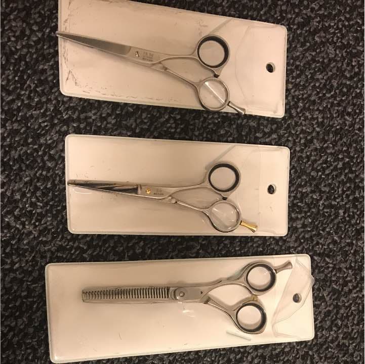 UTSUMI 美容師 良い シザー ウィッグもあります！