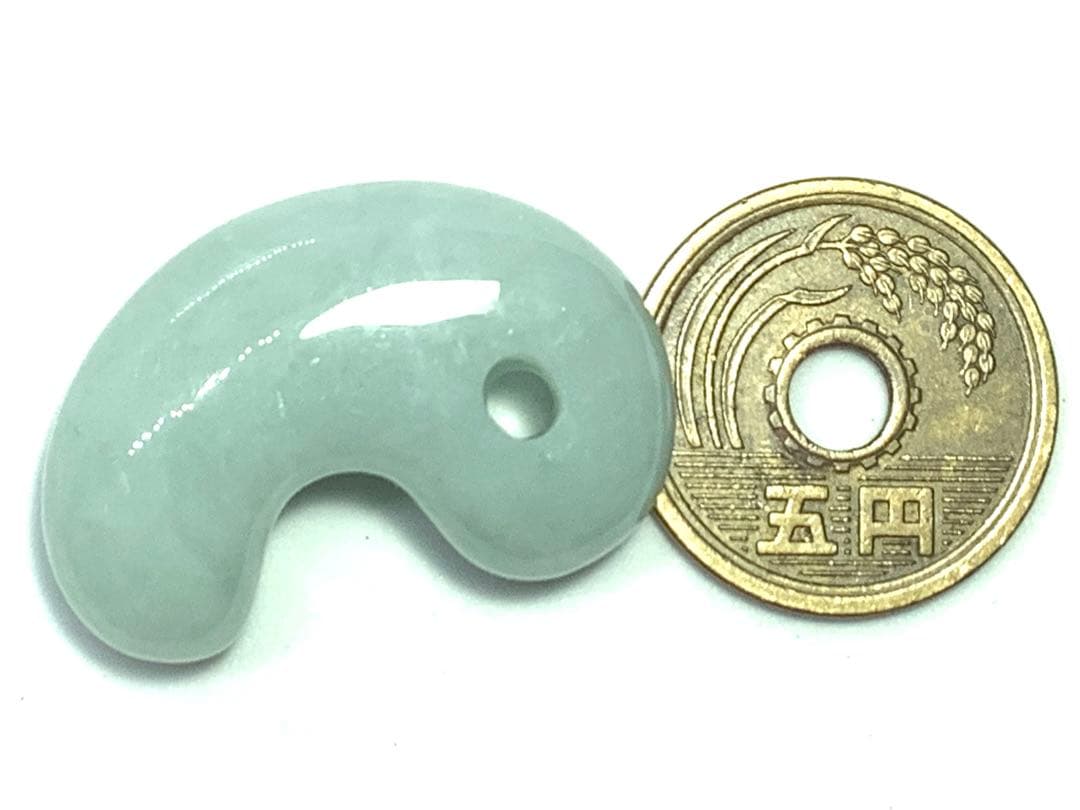 神宿る名石 糸魚川翡翠勾玉❗️ ジェダイト❗️ 本物をお持ちください 専門