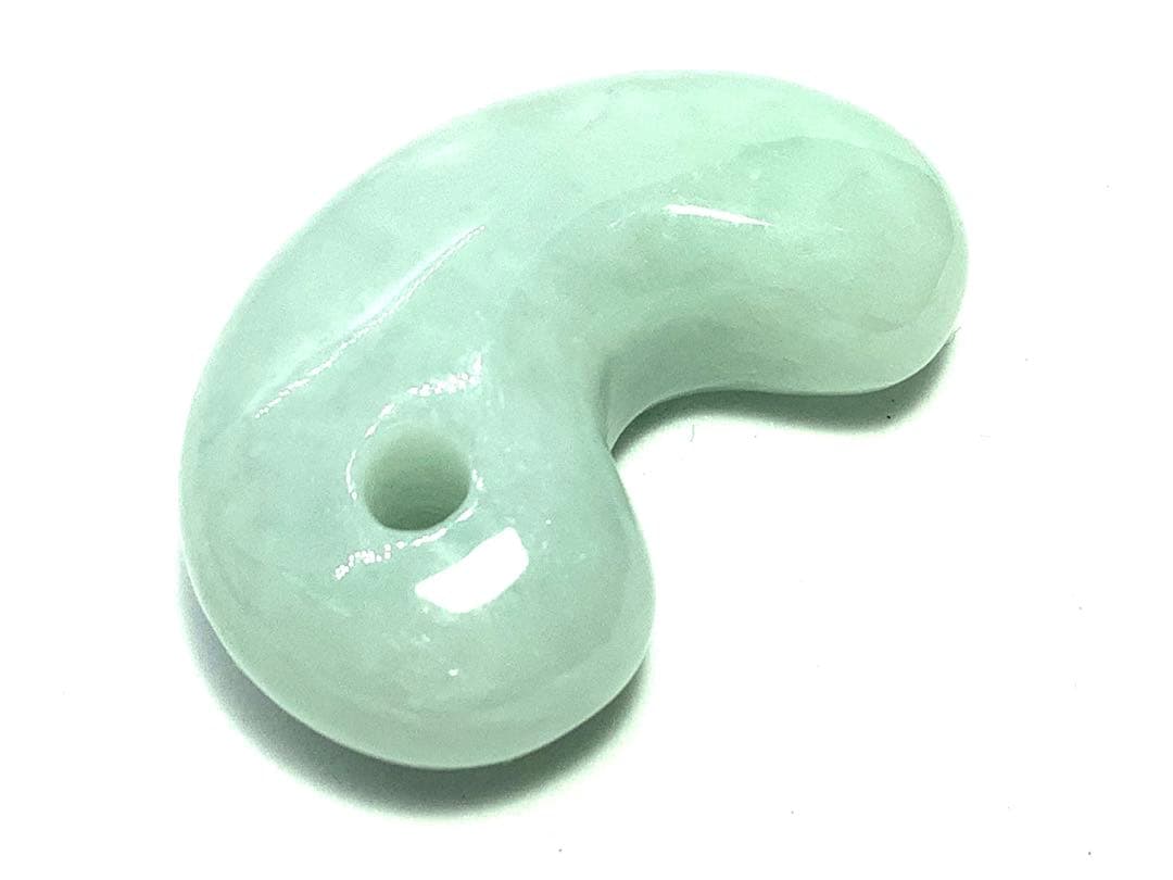 神宿る名石 糸魚川翡翠勾玉❗️ ジェダイト❗️ 本物をお持ちください 専門