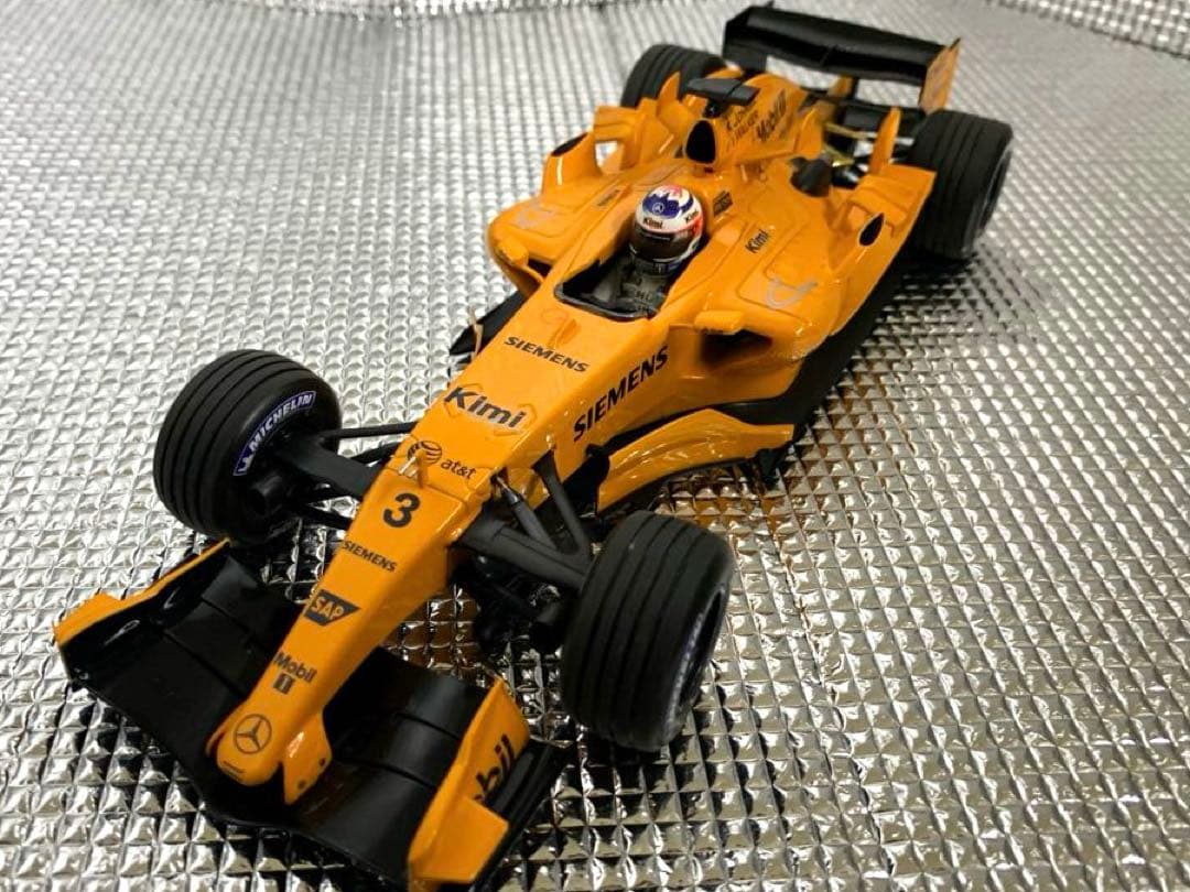 【ミニチャンプス　マクラーレン　メルセデス　MP4-21 2006年1/18】