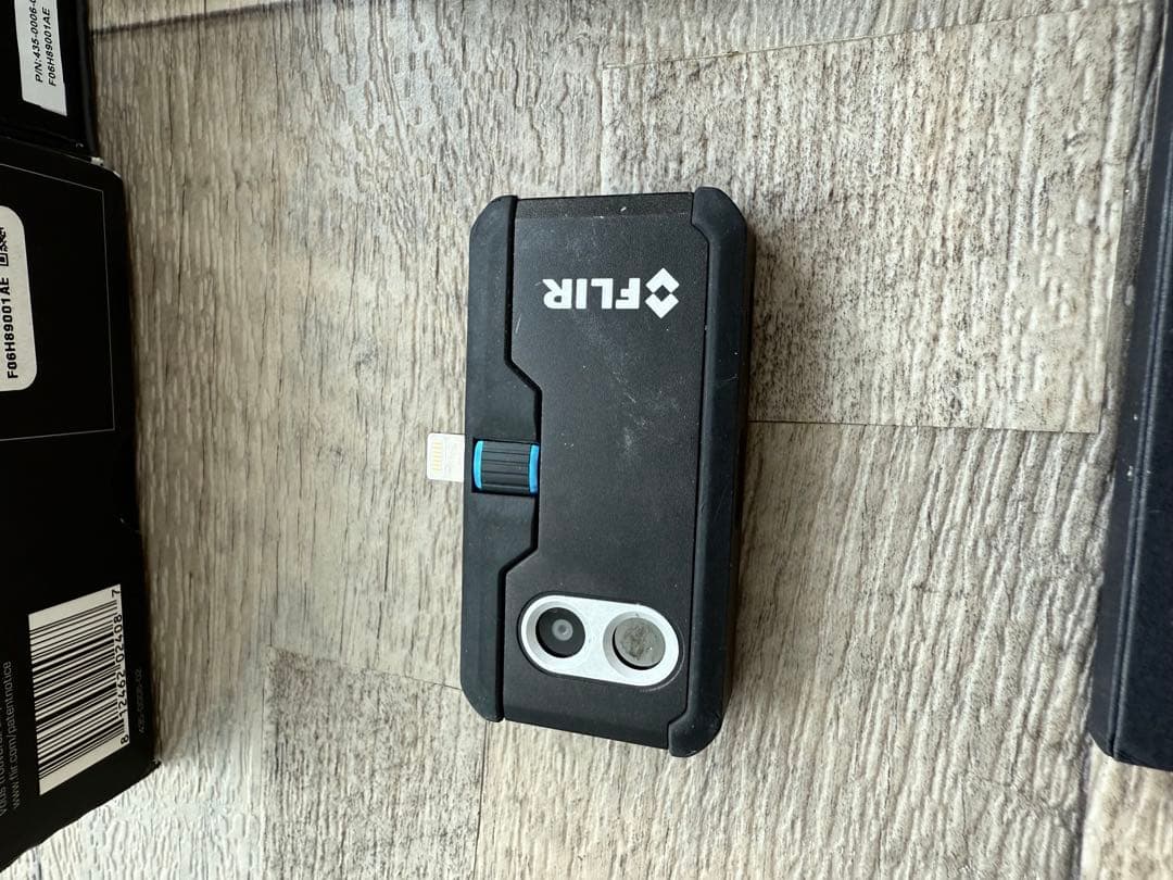 FLIR One Pro iOS用 ライトニング端子