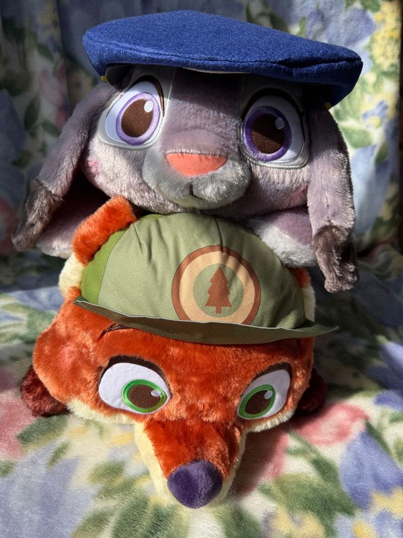 ズートピア 赤いほっぺ 寝そべりぬいぐるみ - メルカリ