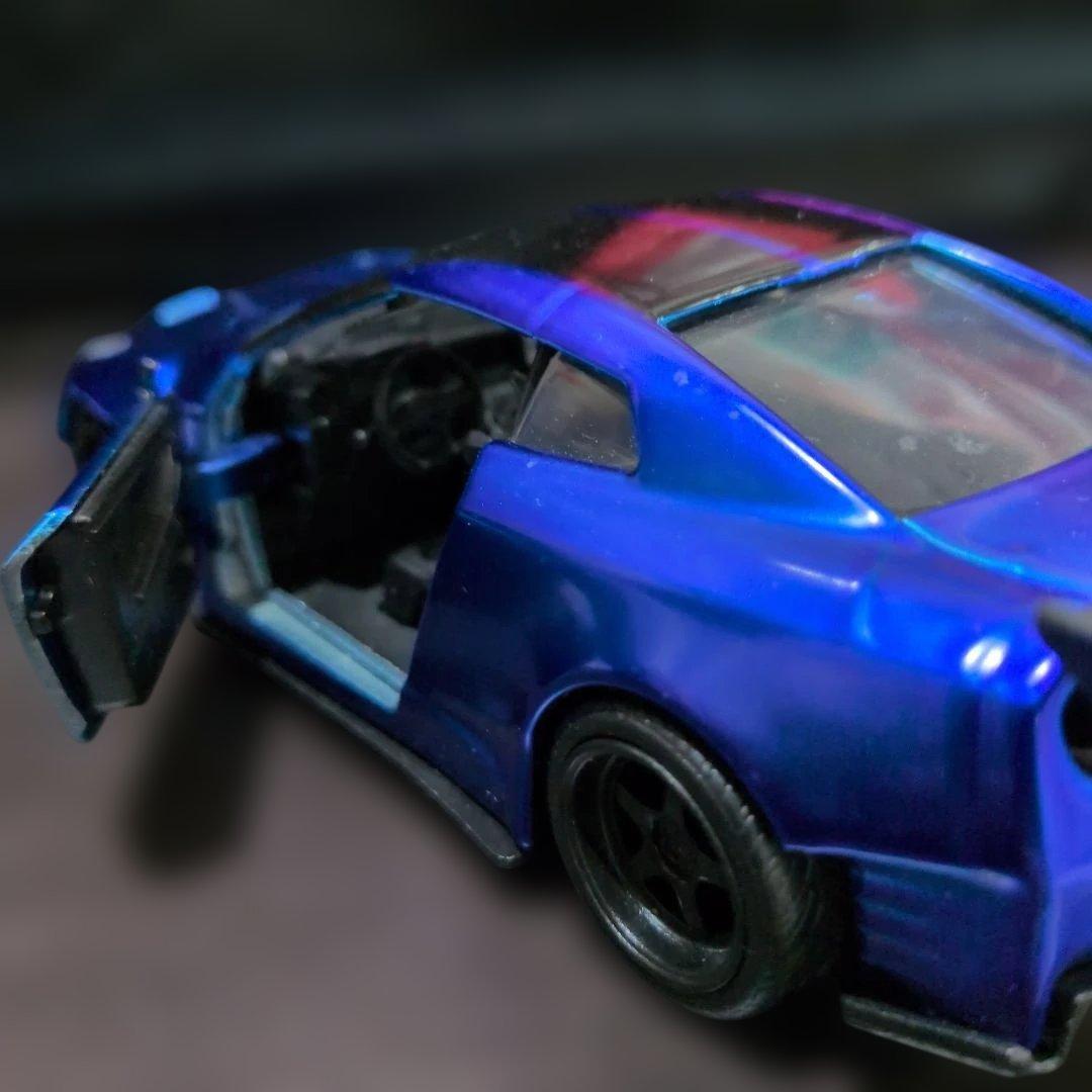 青いスポーツカー ミニカー リアウィング付き