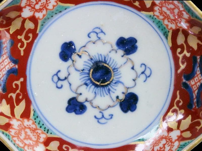 古伊万里　金襴手　牡丹に金唐草の図　３寸皿　豆皿　手塩皿　F243AS-fbtq