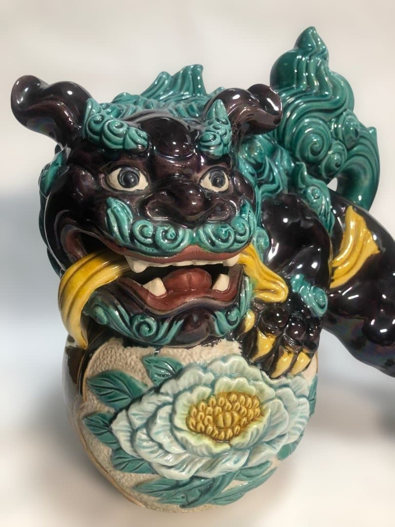 九谷焼 色絵玉乗り獅子 糠川清章造 縁起物置物 欅台付 魔除