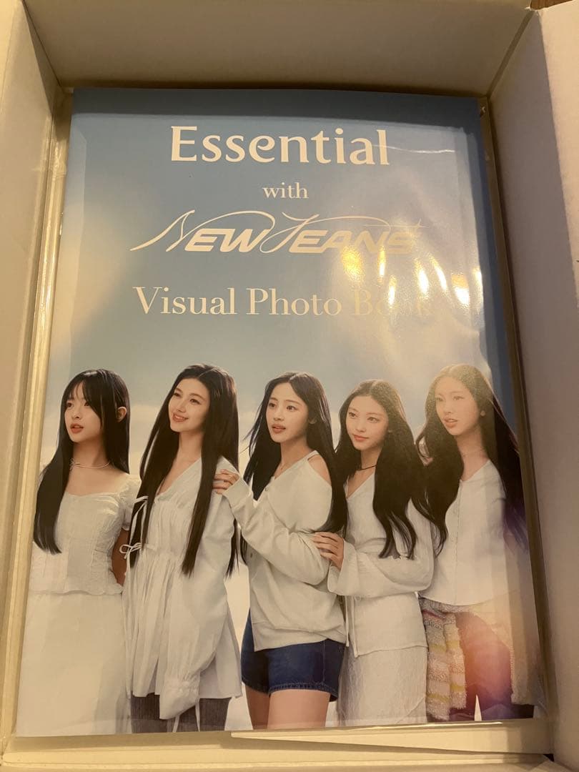 非売品】Essential with NewJeansビジュアルフォトブック