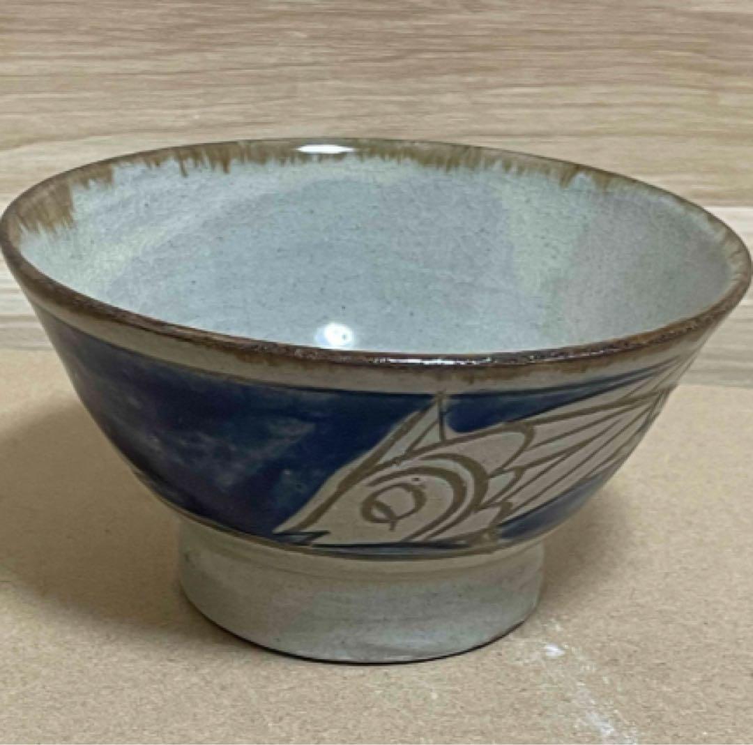 青と白の魚模様の茶碗 - メルカリ