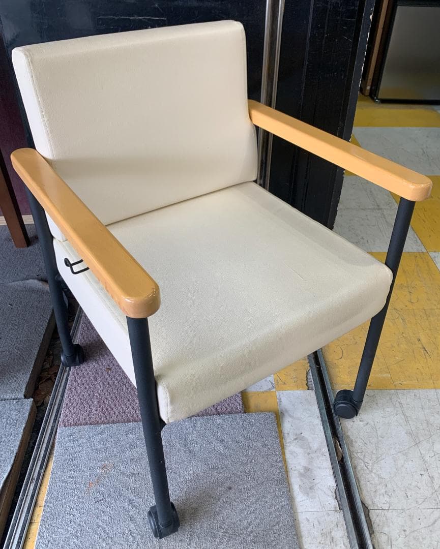 K【中古品】オフィスコム株式会社　ミーティングチェア　ソフィディア② 送料無料】 会議用椅子 アームチェア 応接椅子 ソフィディア