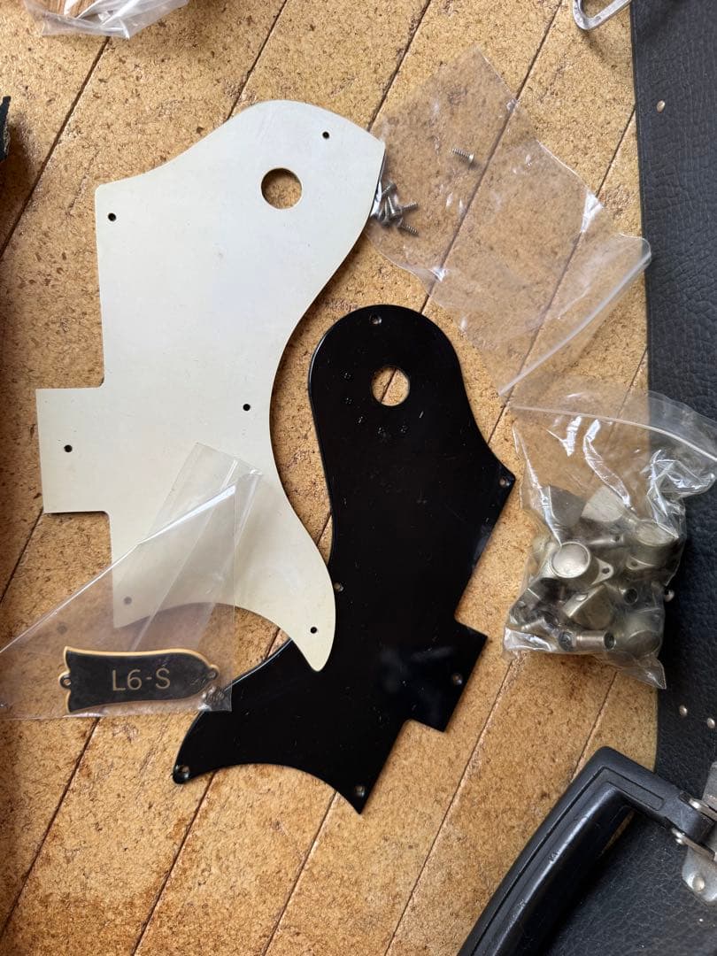 GibsonギブソンL6-S エレキギター ナチュラルカラー ハードケース付き