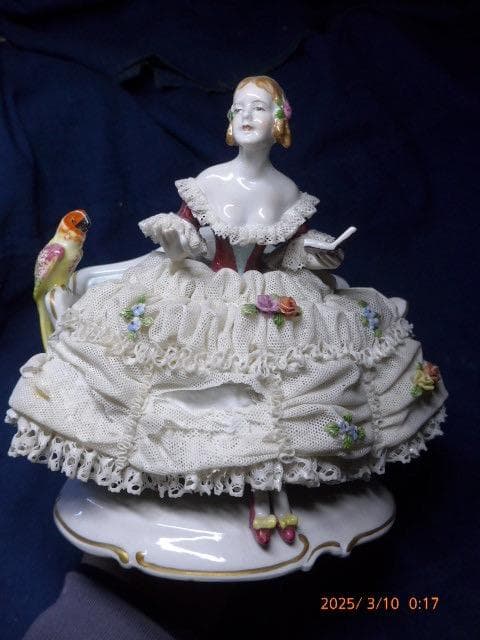 絵のように美しいウィンターヴァイスバッハ　レースドール フィギュリン 難あり