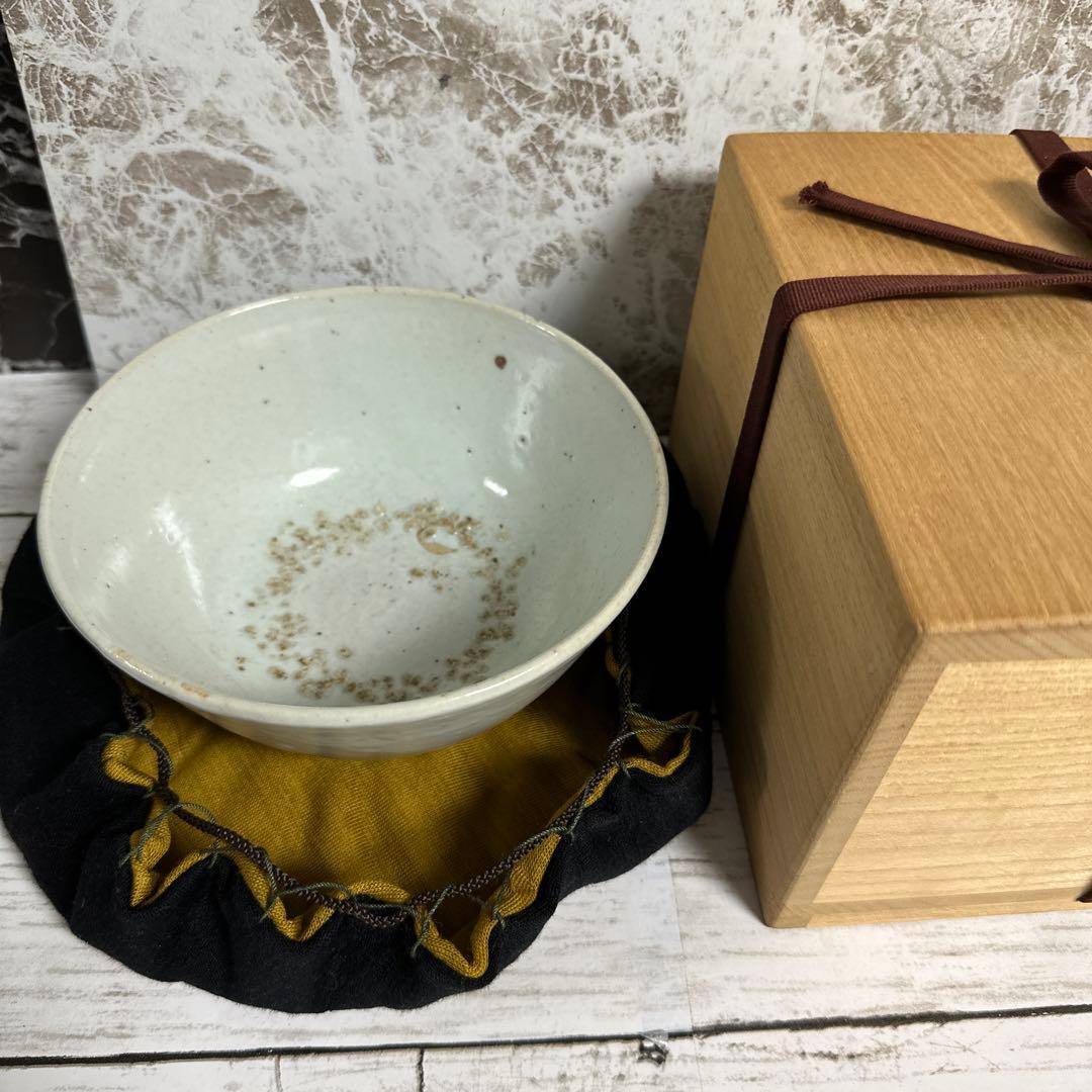 李朝、高麗白磁椀、ふく紗、無傷。桐箱。