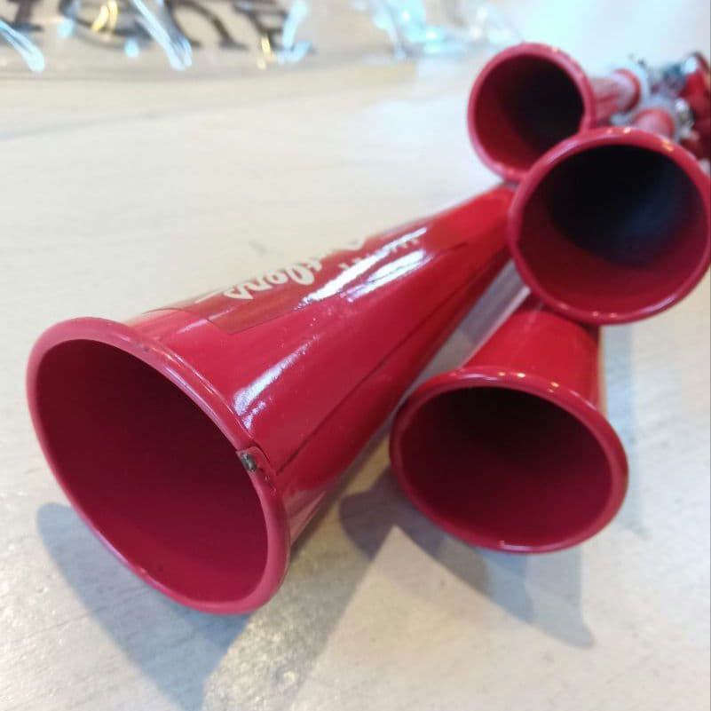 鹿島アントラーズ 金属製4連チアホーン ケース付 1セット （その2