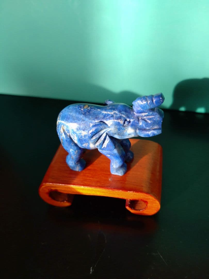 ラピス（瑠璃）の象の置物 - メルカリ