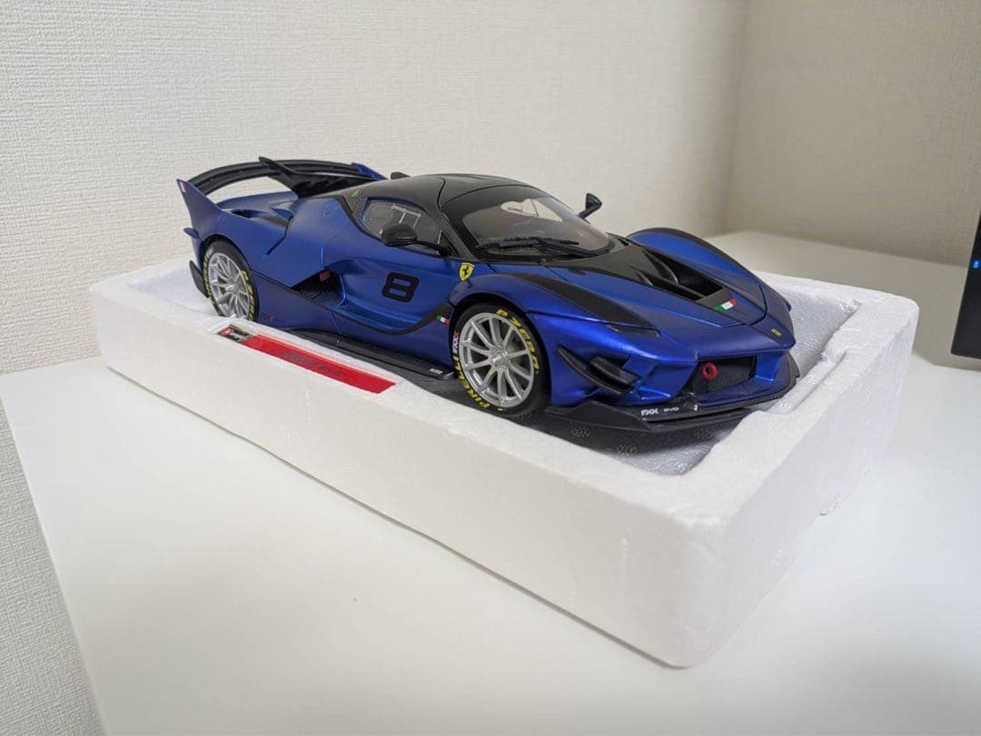 トミカプレゼンツ ブラーゴ シグネチャーシリーズ 1:18 FXX-K EVO