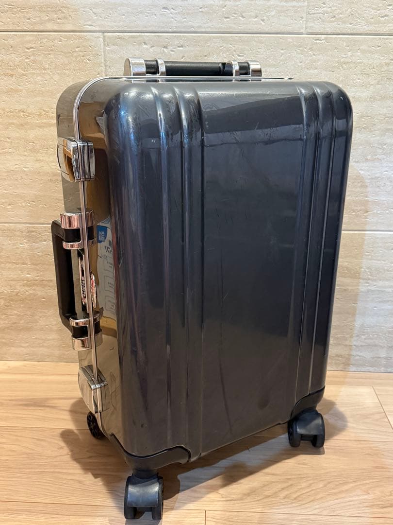 ZERO HALLIBURTON ゼロハリバートン　キャリーケース グレー ZERO HALLIBURTON（ゼロハリバートン） 特典付 正規品10年保証 スーツ