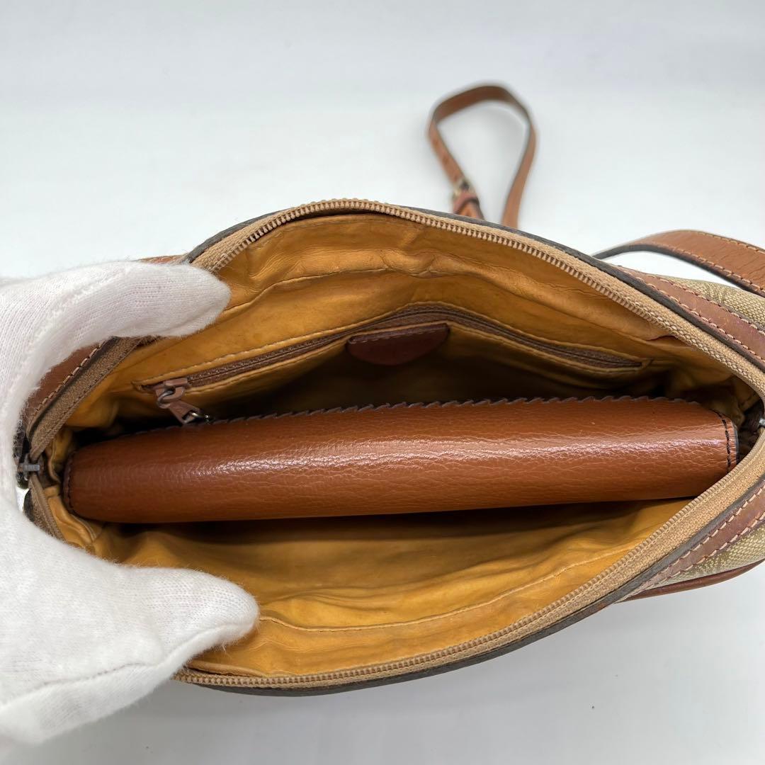 CELINE ショルダーバッグ 斜めがけ ホワイトマカダム柄 ゴールド金具