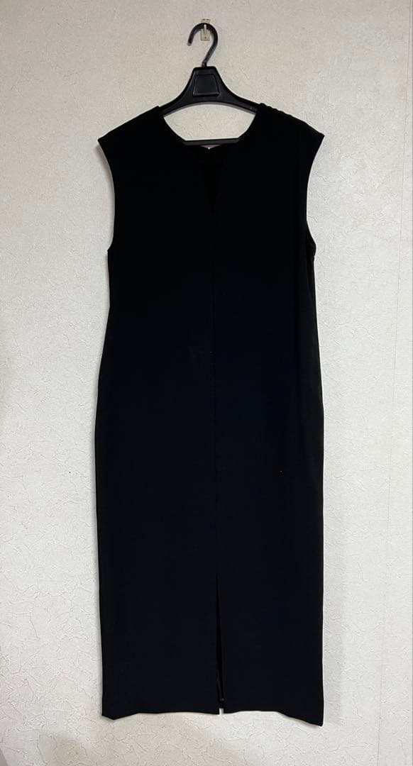 ブラックレーススリーブドレス