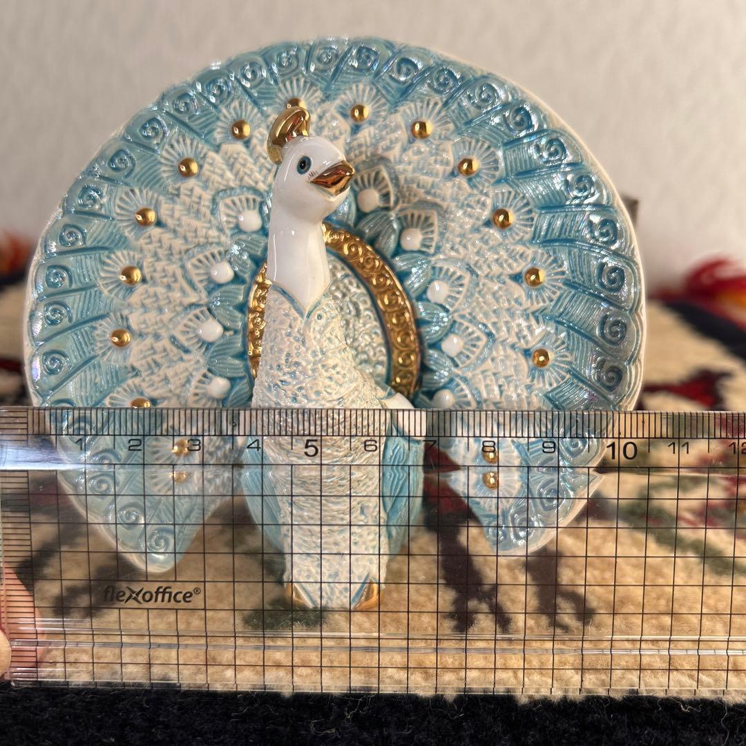 リンコナダ 白孔雀