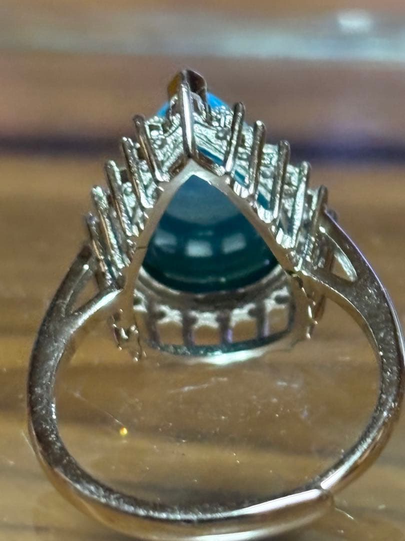 なかなか見つからない！貴重な天然石スリーティングビューティ、ターコイズ！リング