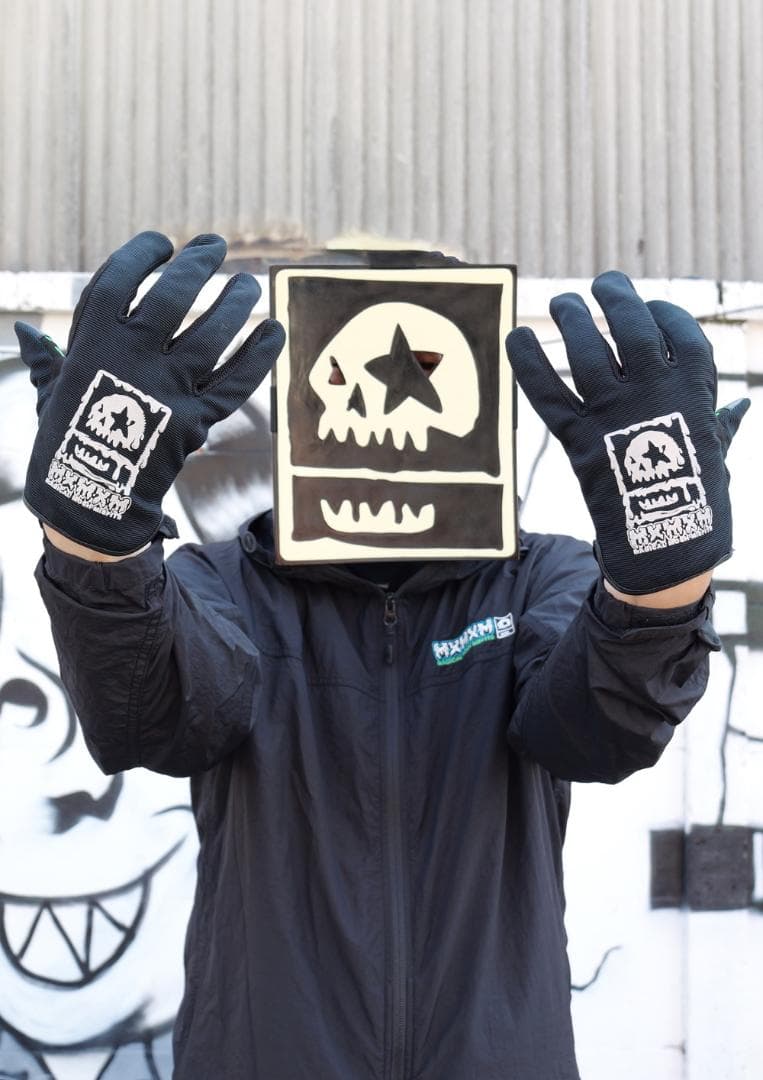 新品 サンタクルーズ x MxMxM スクリーミングハンドグローブ 黒緑
