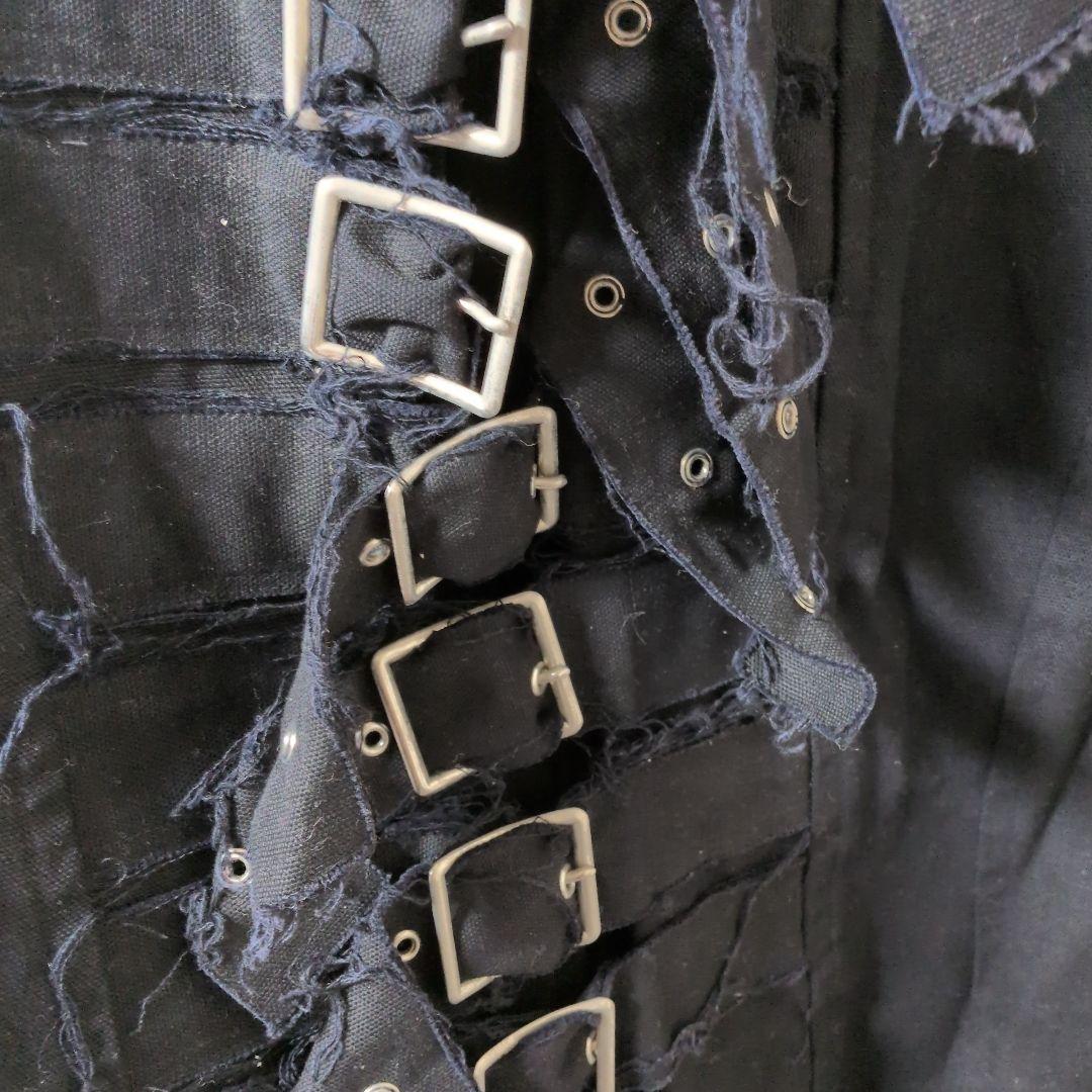 バックル付き黒ジャケット