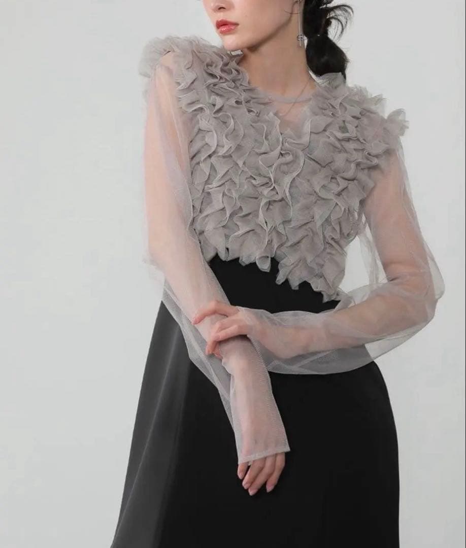 Kana オケージョンドレス 結婚式 Kana（カナ）の「シック フラワー刺繍