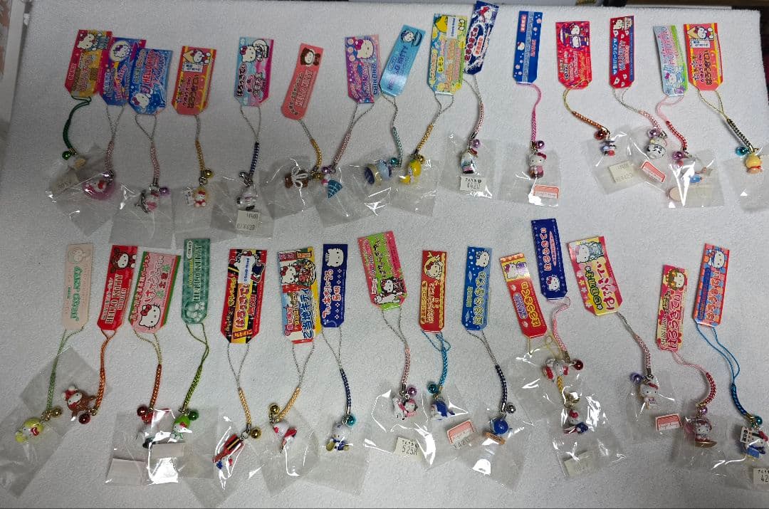 ハローキティ　根付けストラップ　約300個　まとめ売り