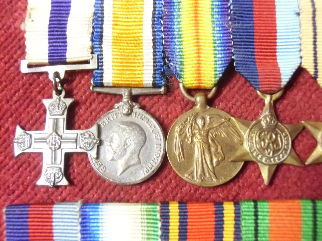 ＧＢイギリス軍/英軍＊夜会服・礼装用ミニチュア８連＆７連勲章セット（実物）