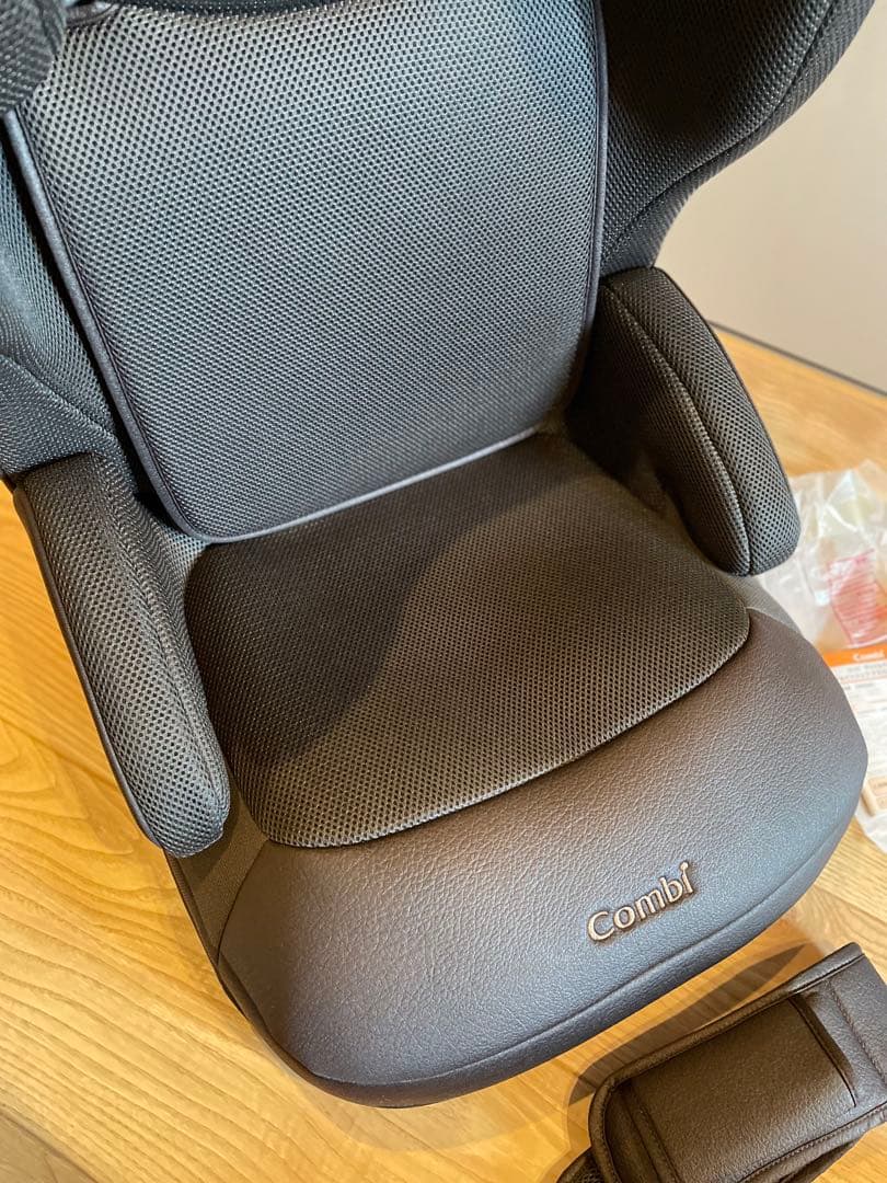 【新品未使用】コンビ ジョイトリップ アドバンス ジュニアシート　ブラウン